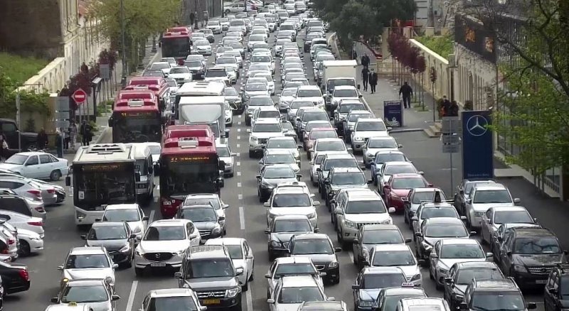 Paytaxtda nəqliyyatın sıx olduğu küçə və prospektlər açıqlanıb