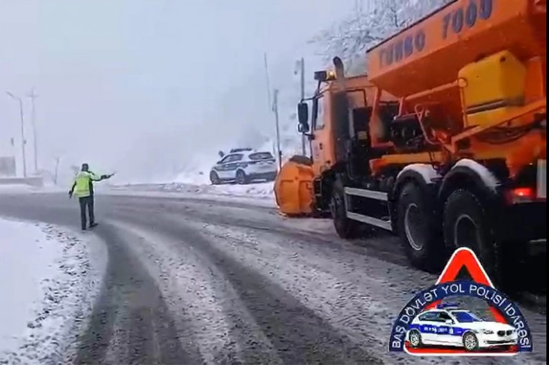 DYP qarlı və şaxtalı hava ilə bağlı sürücülərə xəbərdarlıq edib