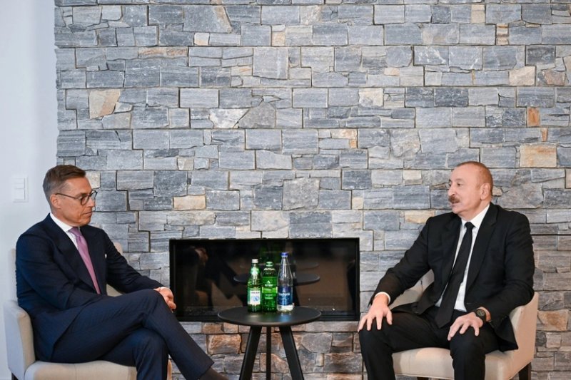 Azerbaijani, Finnish presidents meet in Davos