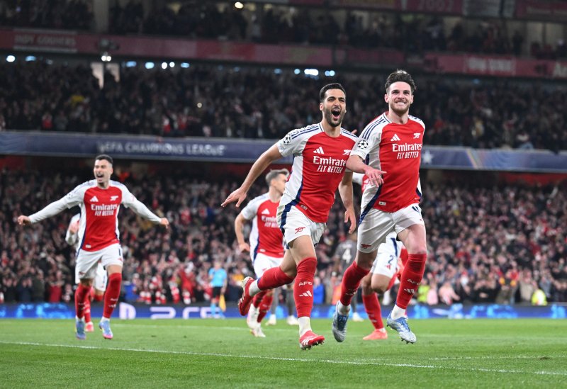 Arsenal face Man Utd test as City search for spark
