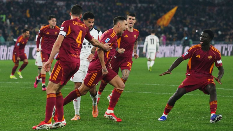 Roma rise to third after draw with AC Milan