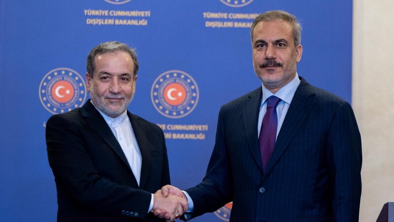 Türkiyə və İran XİN rəhbərləri regional məsələləri müzakirə edib
