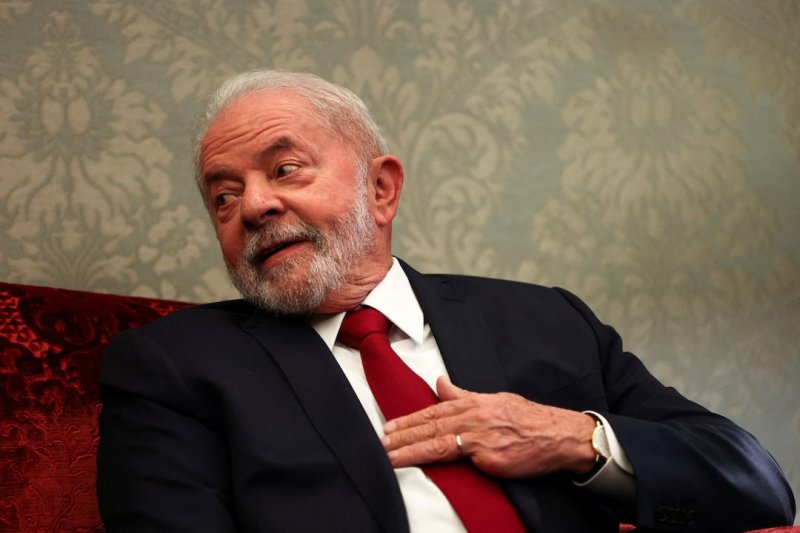 Brazil's President Lula discharged after cataract surgery