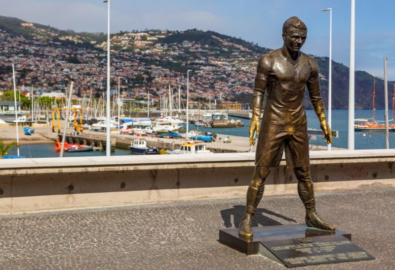 Man sets fire to Cristiano Ronaldo statue in Madeira