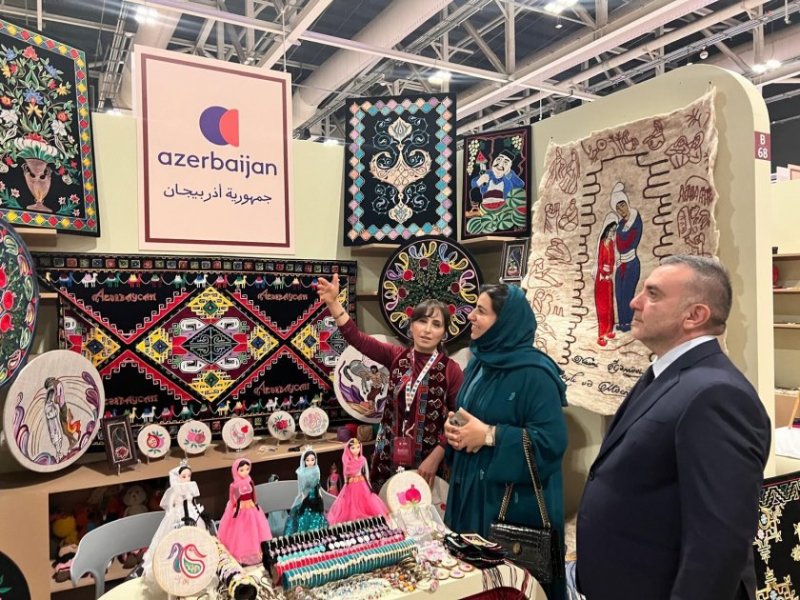Azerbaijan showcases handicrafts at international forum in Oman