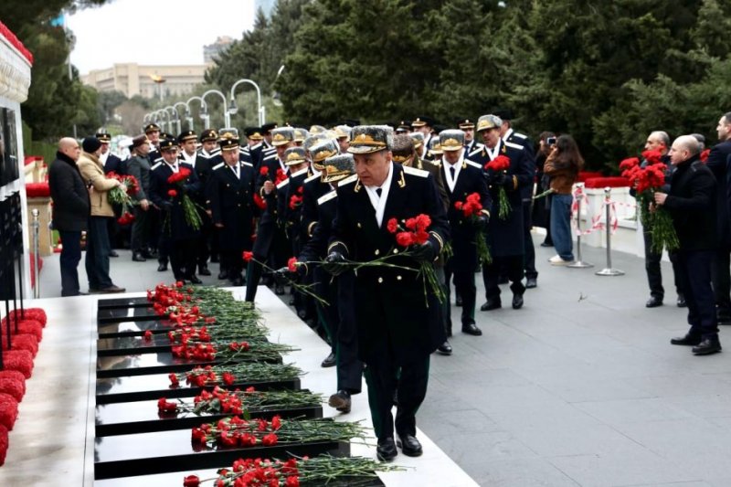 Prokurorluq əməkdaşları 20 Yanvar şəhidlərini anıb