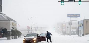 Winter storm kills at least 7, leaves 800,000 without power in US