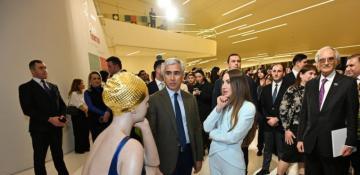 Carole Feuerman's exhibition opens at Heydar Aliyev Center