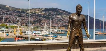 Man sets fire to Cristiano Ronaldo statue in Madeira