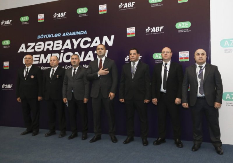 Azərbaycan çempionatında kişi və qadın boksçular yarışa başladı