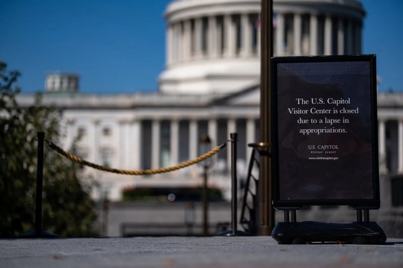 US government temporarily shuts down