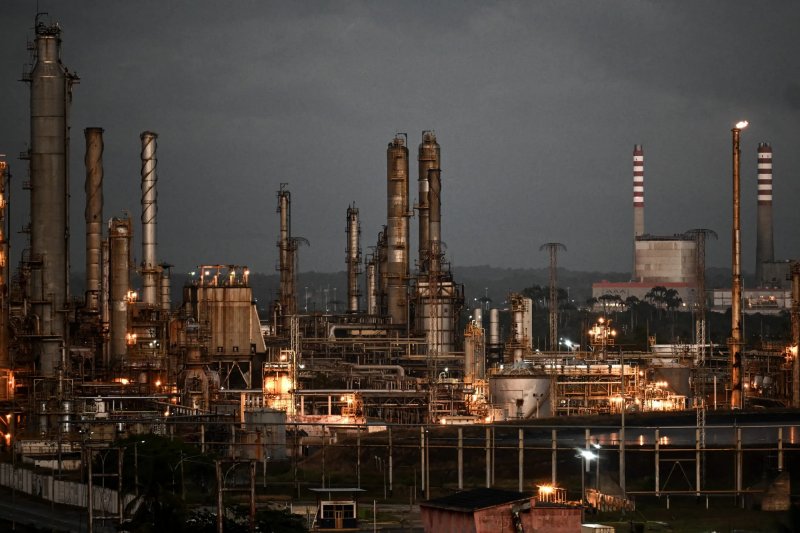 Oil prices dip as easing geopolitical risks weigh on market