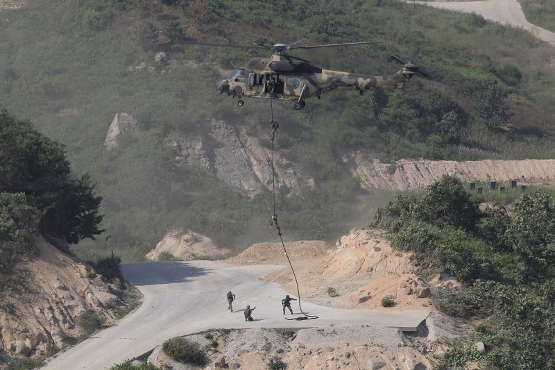 Seul yaxınlığında hərbi helikopter qəzaya düşdü