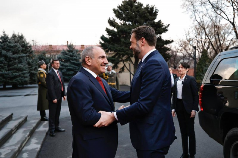 Paşinyan ABŞ-ın vitse-prezidenti ilə görüşüb