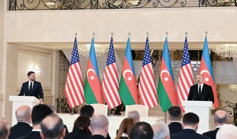  İlham Əliyev və Ceyms Devid Vens bəyanatlarla çıxış etdilər 
