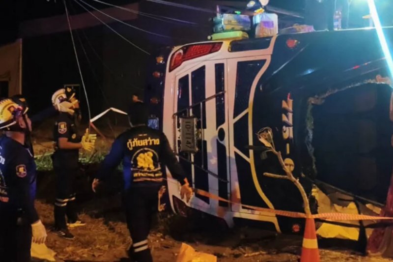 Tailandda avtobusun aşması nəticəsində 40-dan çox insan xəsarət alıb