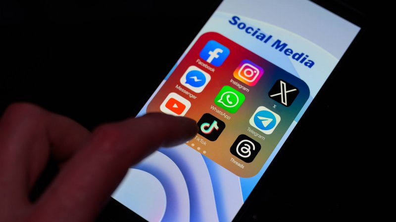 Almaniya hökuməti sosial media məhdudiyyətlərini gündəmə gətirdi