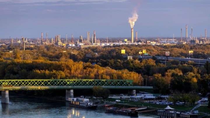 Slovakiyada enerji böhranı: neft sənayesində fövqəladə vəziyyət
