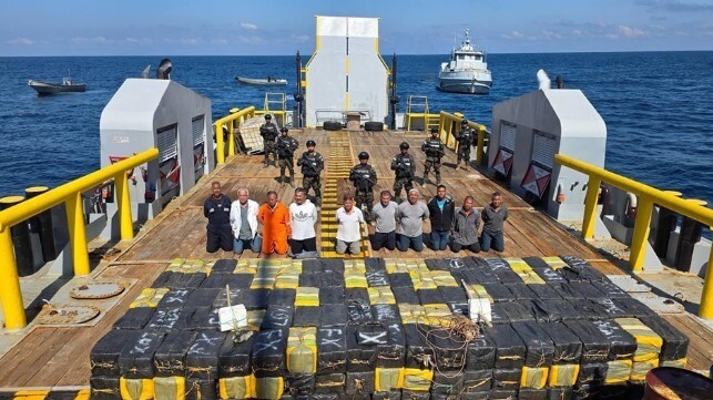 El-Salvador donanması 6,6 ton kokain daşıyan gəmini ələ keçirib