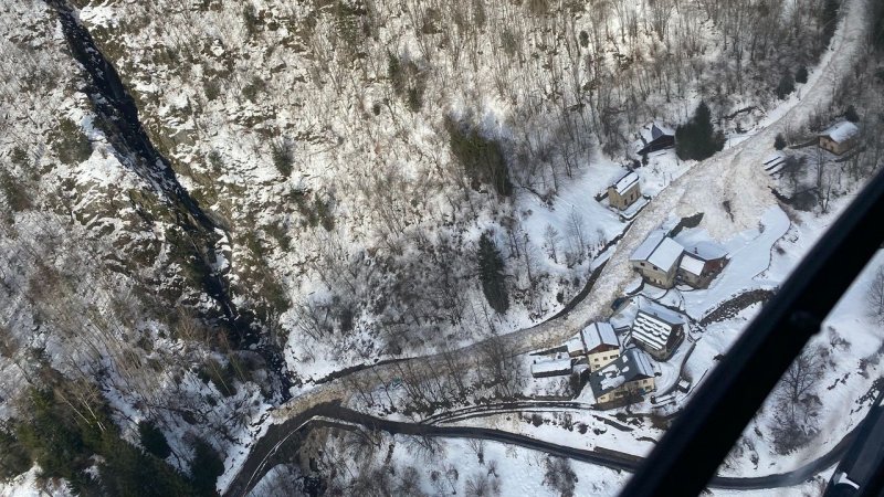 Fransada qar uçqunu: 63 nəfər helikopterlə təxliyə olunub