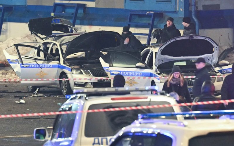 Policeman killed, two others injured in explosion outside Moscow railway station