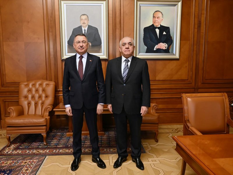 Baş nazir Əli Əsədov TBMM komitə sədri ilə görüşüb