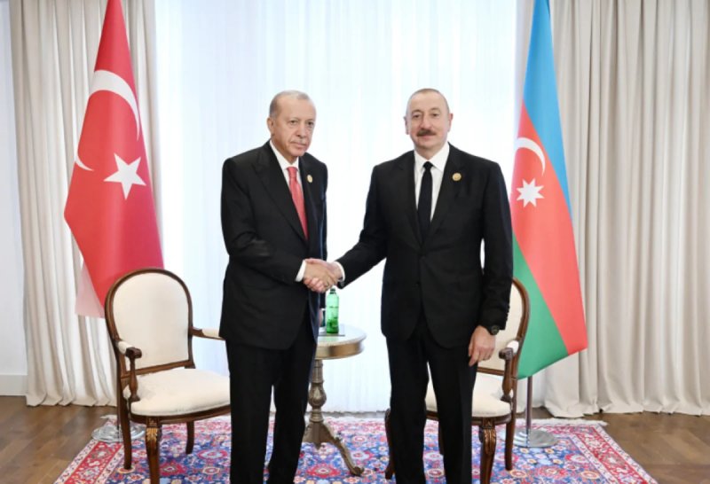 Azerbaijani, Turkish presidents hold phone talk
