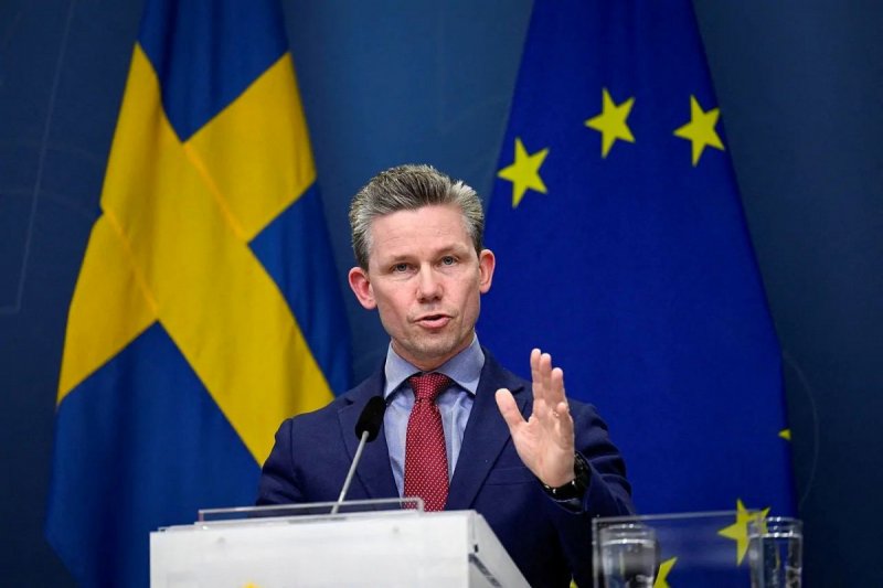 Pol Yonson: İsveçdə müharibə təhlükəsi olarsa nüvə silahı yerləşdirilə bilər