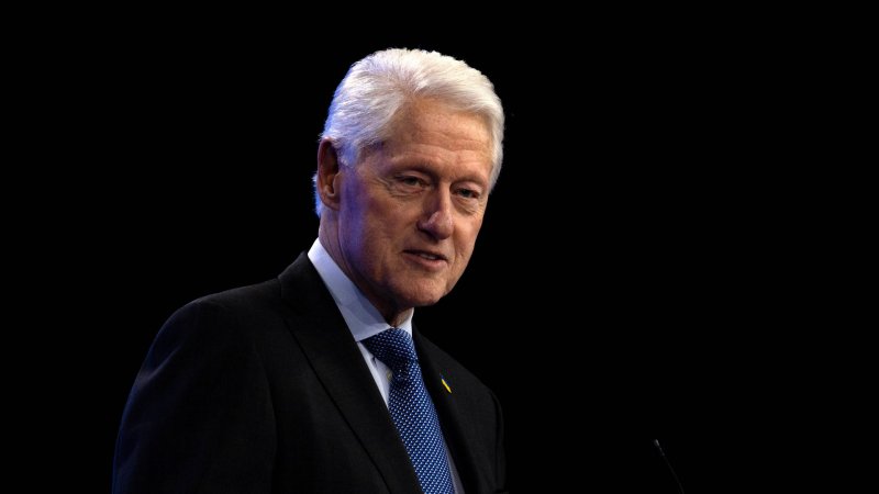 Bill Klinton Epşteyn işi ilə əlaqəsini təkzib edib