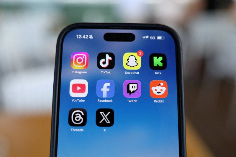 Azerbaijan weighs age limits for social media access
