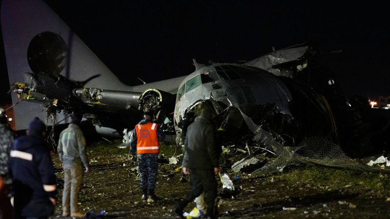 At least 15 killed after plane crashes in Bolivia 