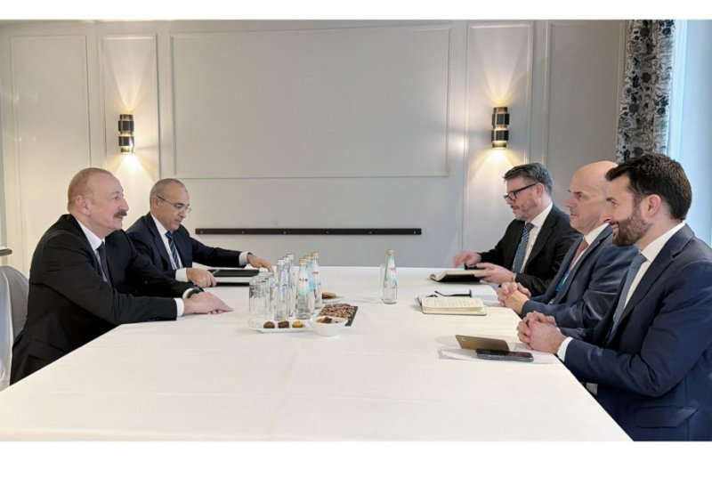 President Ilham Aliyev meets with Oracle Corporation CEO in Munich