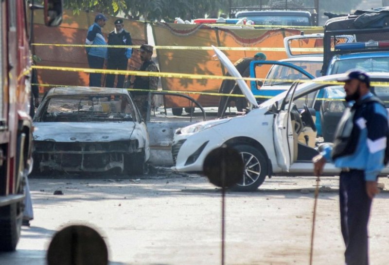At least 6 killed as militants torch 2 passenger vehicles in Pakistan