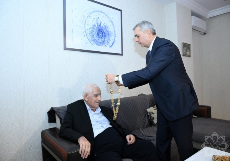 People's Poet Nariman Hasanzade presented with “Heydar Aliyev” Order