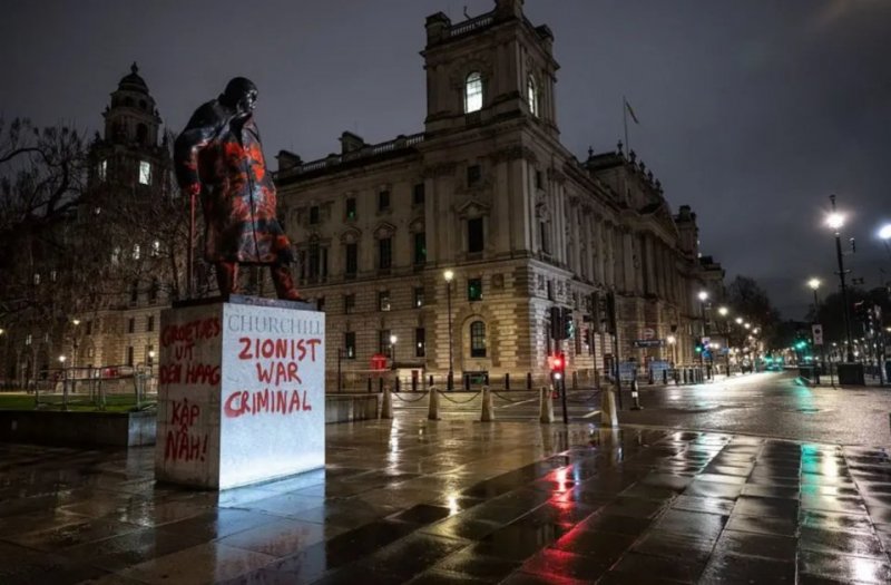 Churchill statue vandalized in London