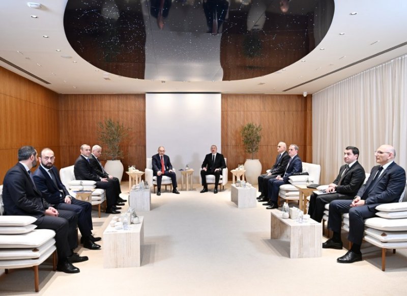 2026/02/3-1770187155.jpg + Azerbaijani president, Armenian premier hold expanded meeting in Abu Dhabi News about - Azerbaijani president, Armenian premier hold expanded meeting in Abu Dhabi