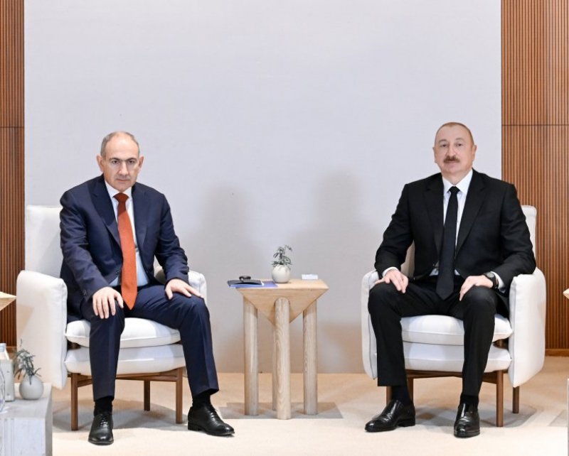  Azerbaijani president, Armenian premier hold expanded meeting in Abu Dhabi 