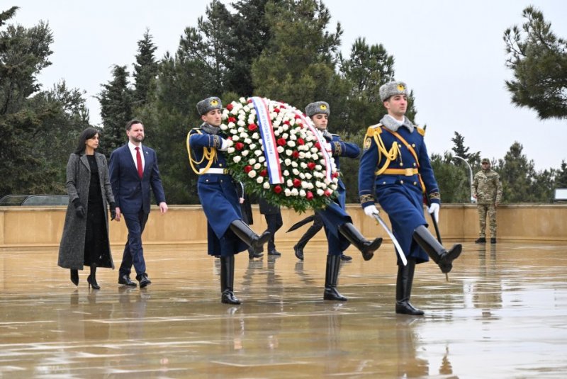 JD Vance pays tribute to Azerbaijani martyrs in Baku