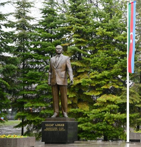 2026/02/4-1771161736.jpg + Azərbaycan Prezidenti Belqradda Ümummilli Lider Heydər Əliyevin və görkəmli serb yazıçısı Milorad Paviçin abidələrini ziyarət edib News about - Azərbaycan Prezidenti Belqradda Ümummilli Lider Heydər Əliyevin və görkəmli serb yazıçısı Milorad Paviçin abidələrini ziyarət edib