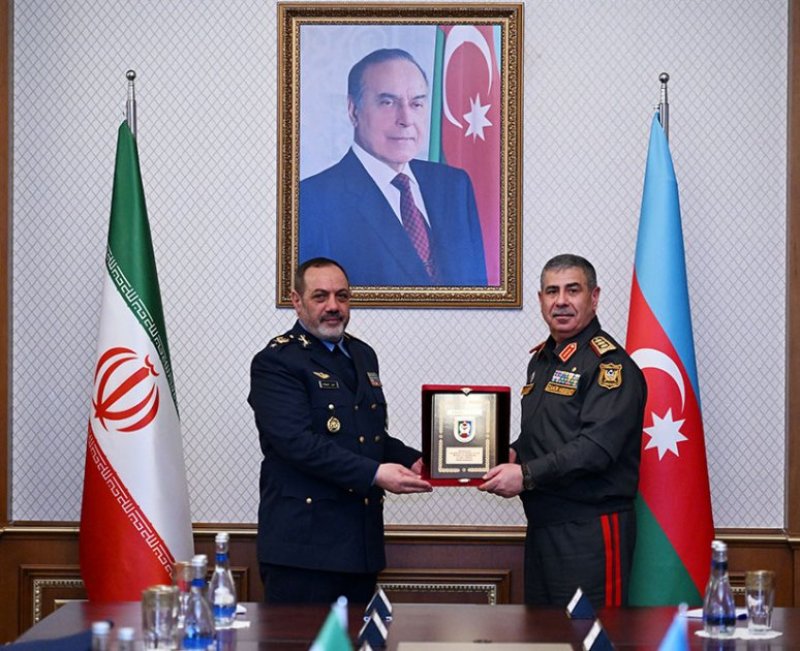 Zakir Həsənov İranın müdafiə naziri ilə hərbi əməkdaşlığı müzakirə edib