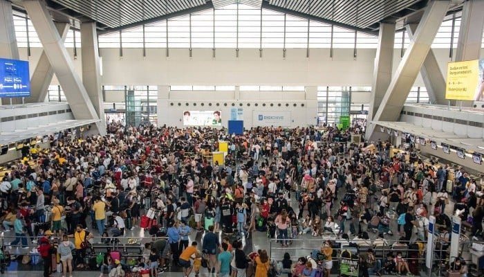“Basyanq” tropik fırtınası Filippində aviareysləri ləğv etdi, minlərlə sərnişin yollarda qaldı