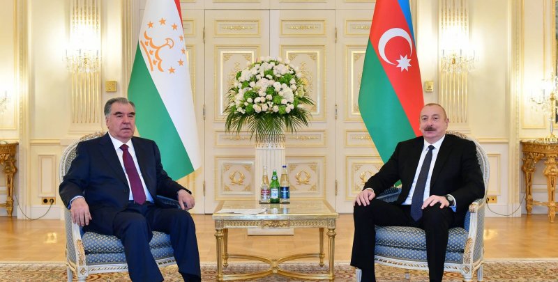 Tacikistan Prezidenti İlham Əliyevi Zayed İnsan Qardaşlığı Mükafatı münasibətilə təbrik edib