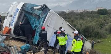 Bus plunges into ravine in Türkiye's Antalya, killing at least 8