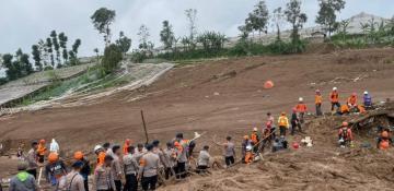 Indonesia landslide death toll reaches 80 as search continues