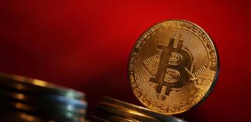Bitcoin loses 25% in last 7 days, hovers at $63,000 threshold