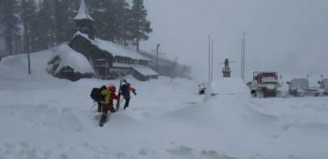 Ten skiers missing in California avalanche