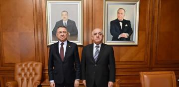 Baş nazir Əli Əsədov TBMM komitə sədri ilə görüşüb