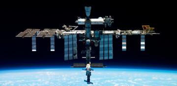 Congress to weigh extending space station life, NASA moon base