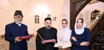Leyla Əliyeva və Alena Əliyeva Gəncədə Şah Abbas məscidini ziyarət ediblər