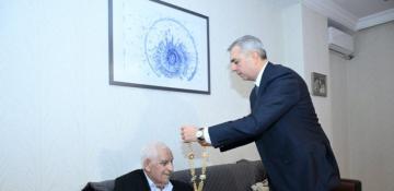 People's Poet Nariman Hasanzade presented with “Heydar Aliyev” Order